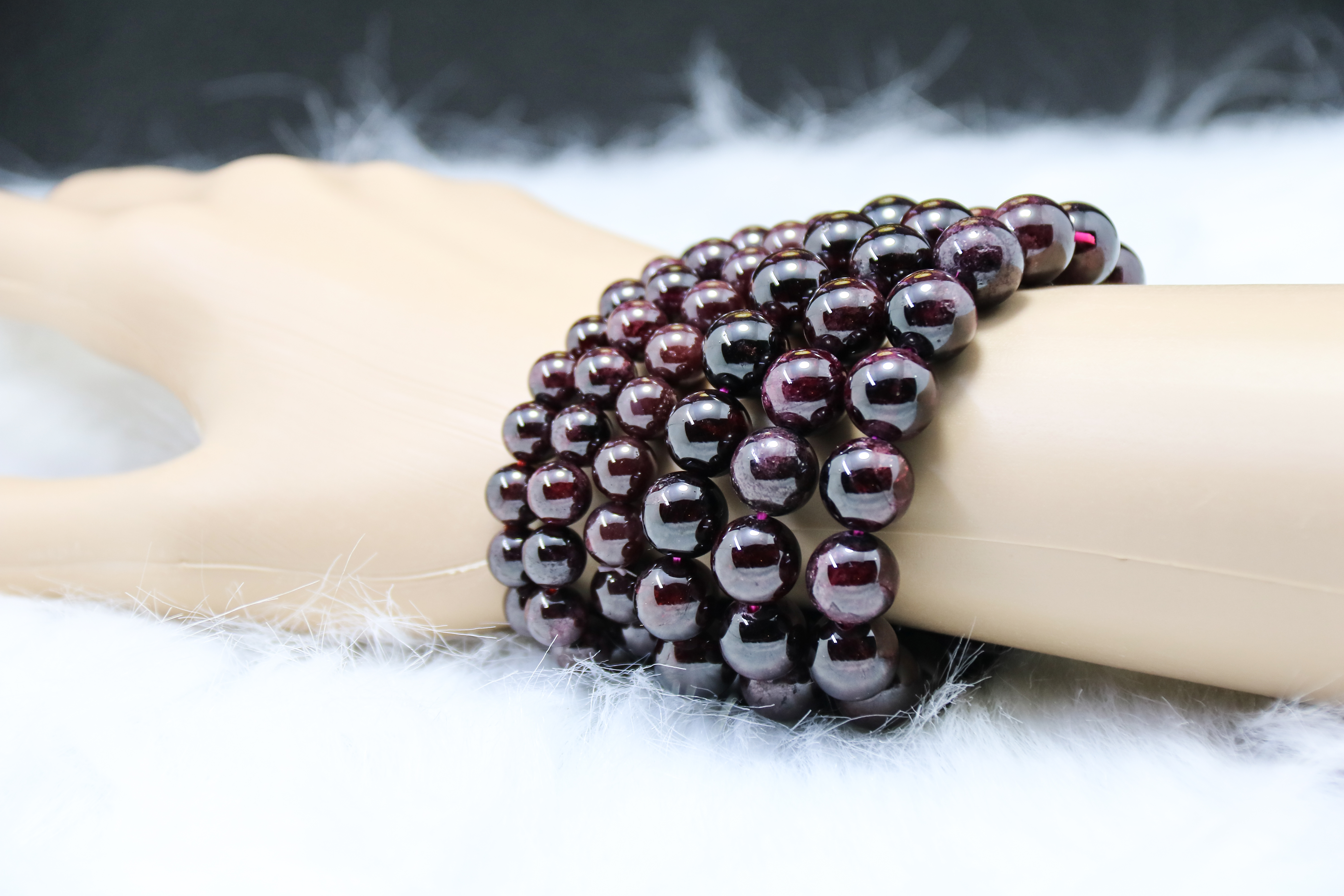 Vòng tay đá Garnet đỏ tự nhiên (Size 10.0-10.9mm)